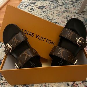 NIB DESIGNER INSPIRED SANDALS. Size 36 smoke free home. Dust bag included.